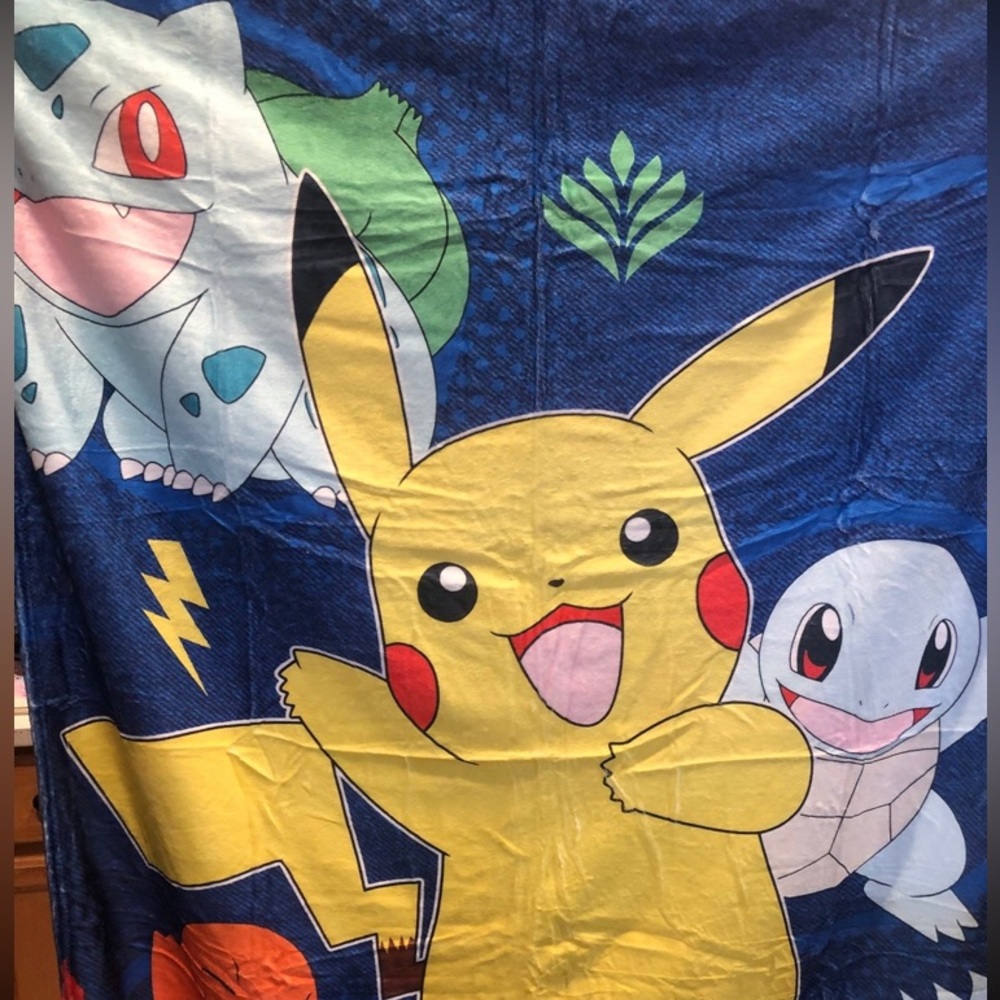Pokémon Pikachu Micro Mink Throw